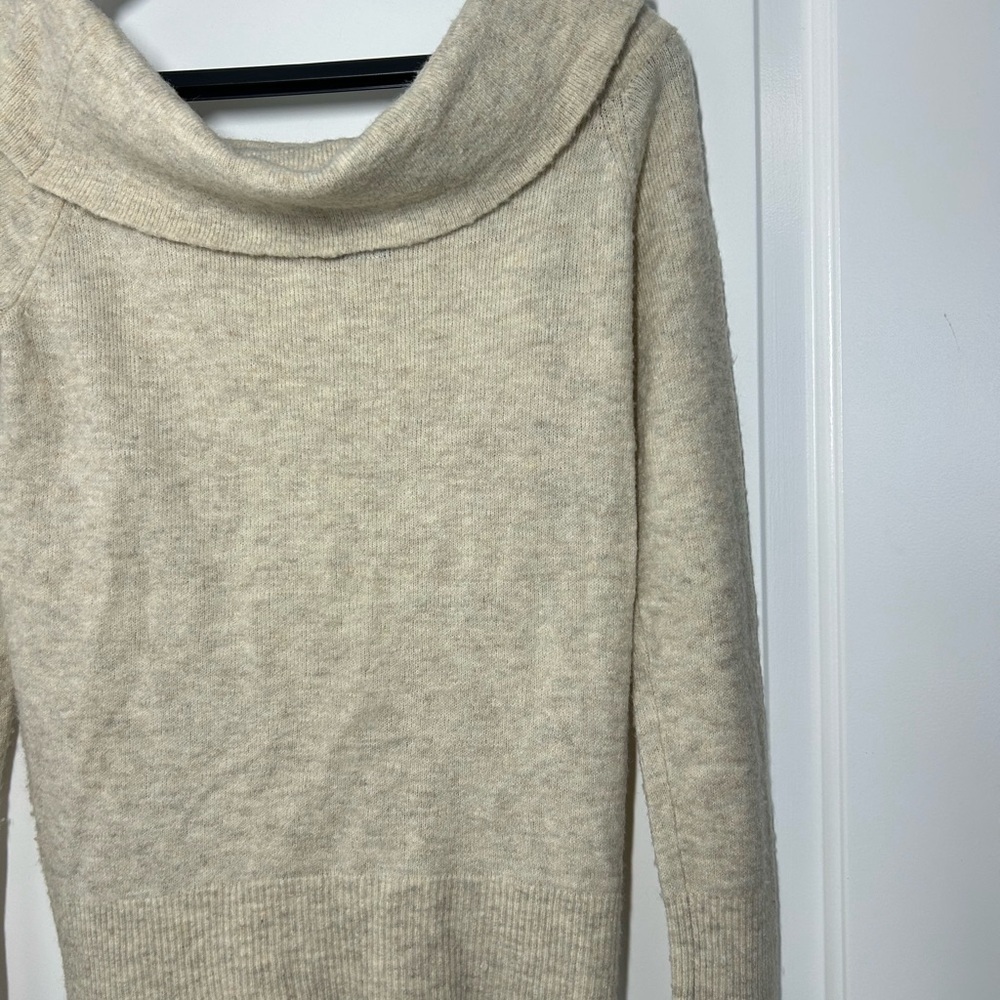Abercrombie & Fitch Cream Off The Shoulder Cream Sweater size XS 90s chic - Picture 9 of 11